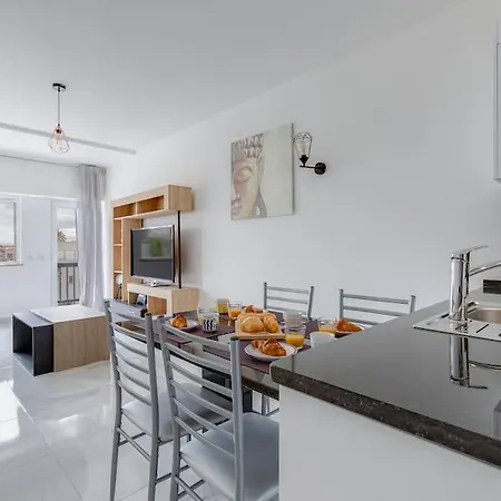 Apartment Brand New Apart With Sea View And Near The